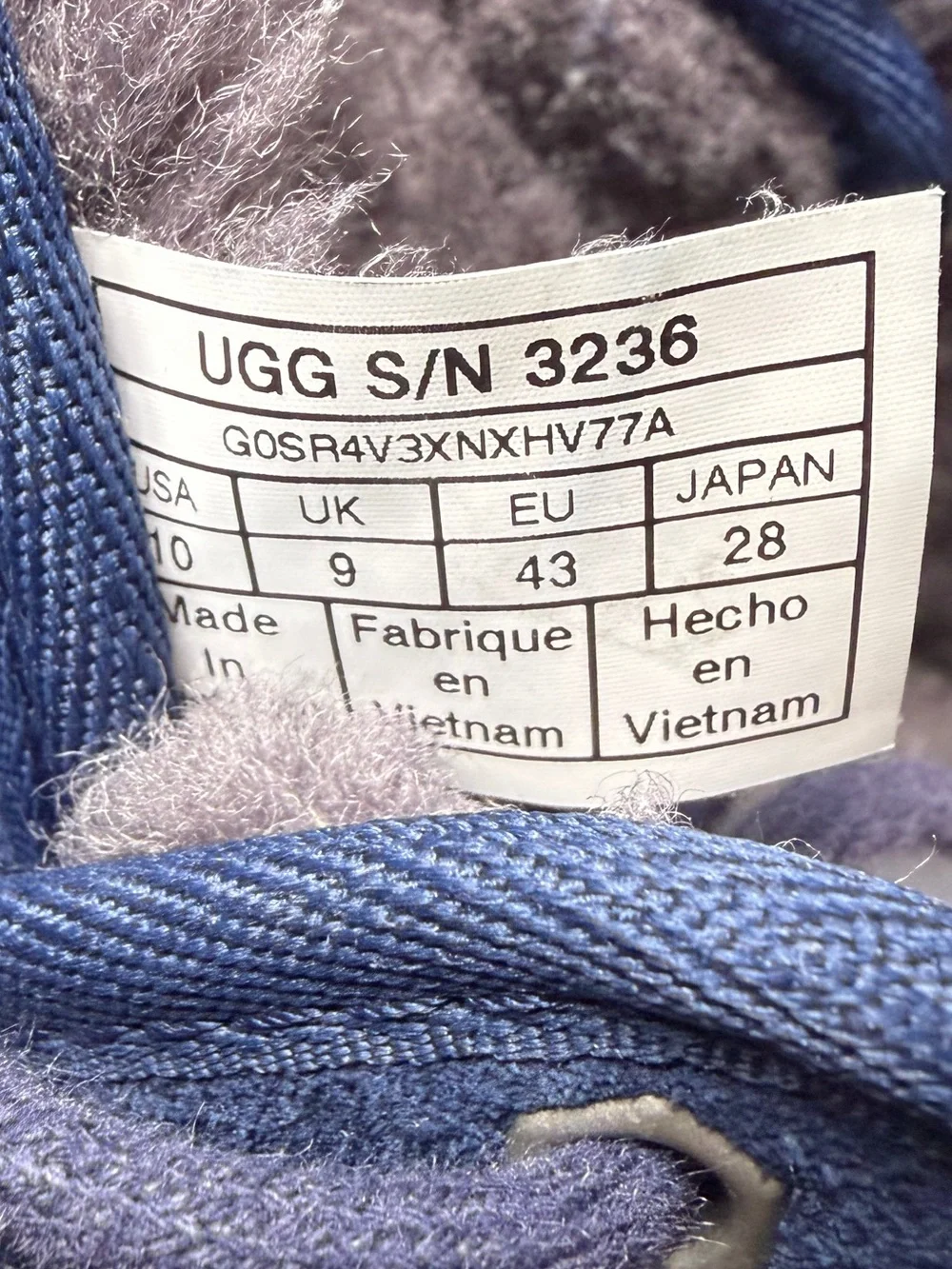 UGG Men's Navy Suede Chukka Boots sz. 10